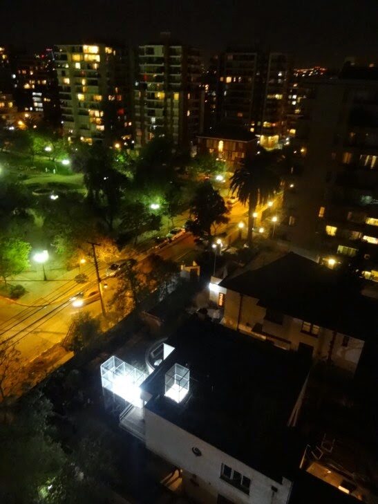 La Divina Providencia, iluminación fluorescente nocturna
