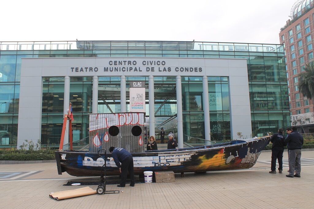Mar Muerto, instalado frente al Teatro Municipal
