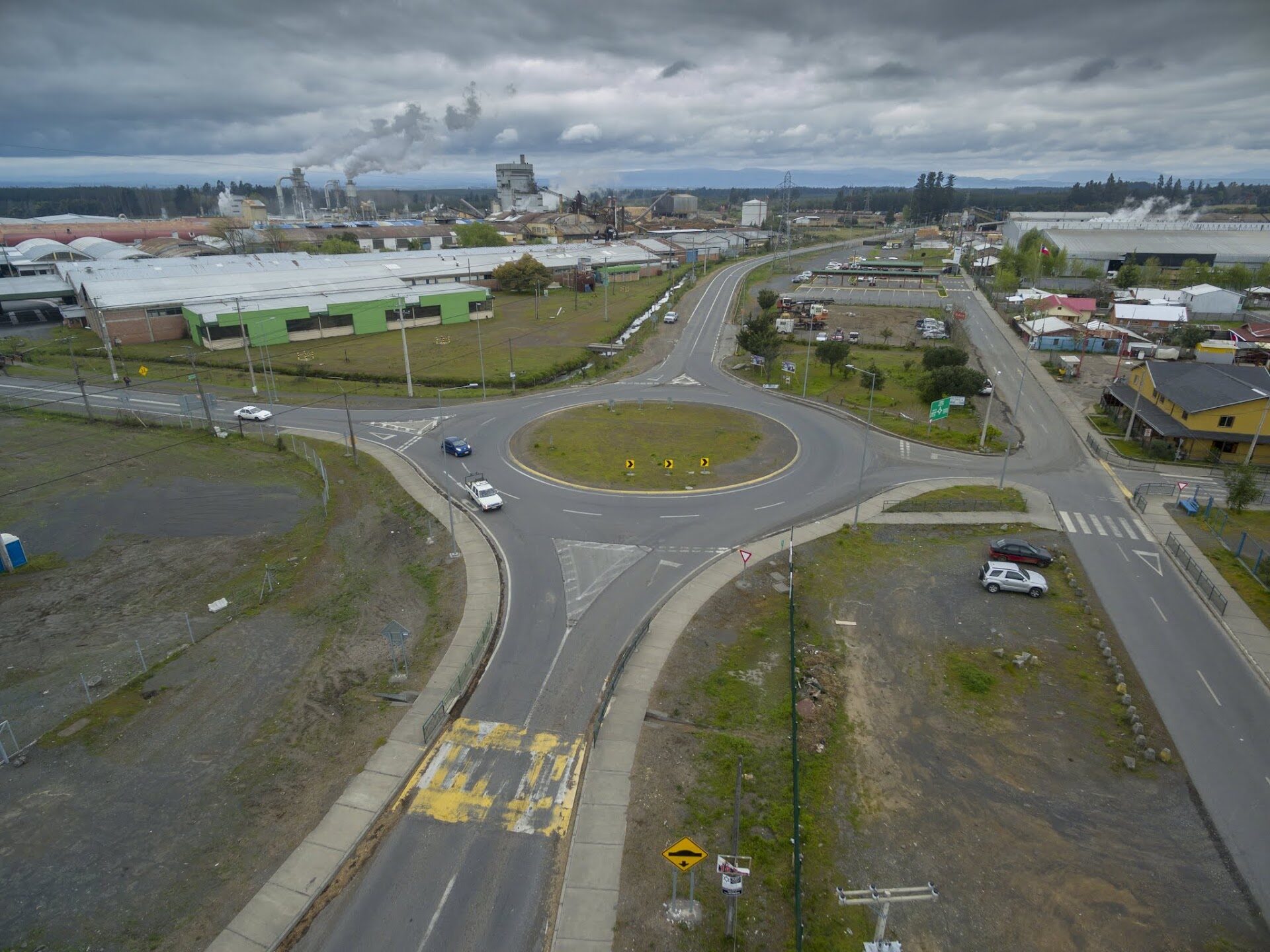 Vista aérea de la rotonda de Cholguán con la torre instalada